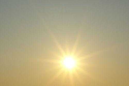 手挡太阳的图片